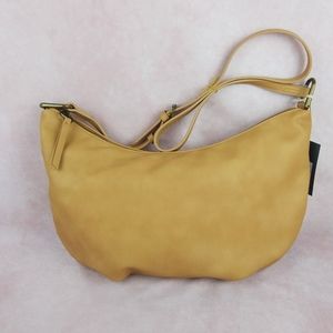 📦 Sale - Universal Thread Soft Sling Zip Closure Crossbody